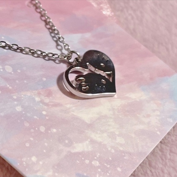 Hello Kitty & Dear Daniel Silver Stainless Steel Heart Pendant Necklace - Picture 4 of 8